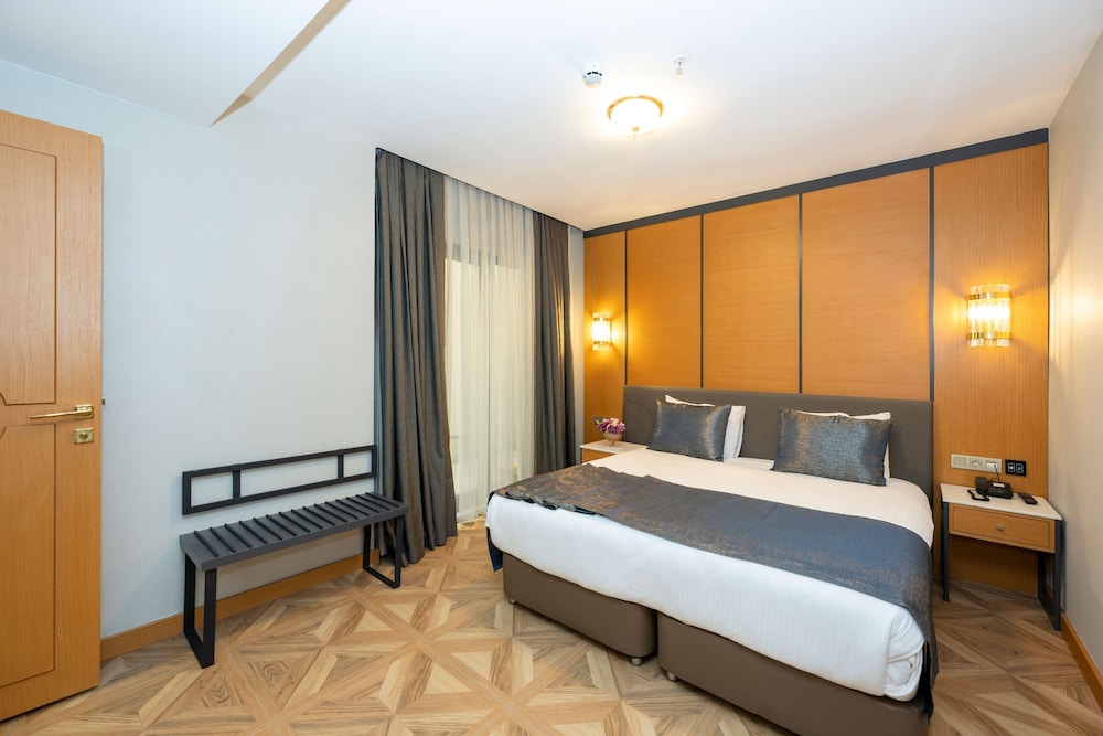 Luxury Double or Twin Room, Lanai, Courtyard View photo 2