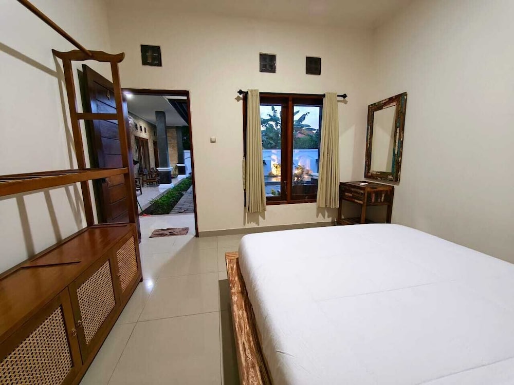 Basic Double Room, Pool View photo 3