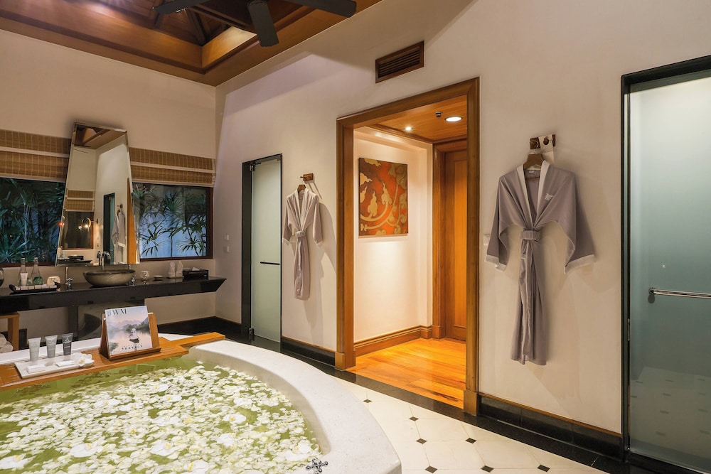 Royal Villa, 2 Bedrooms, Oceanfront - Photo 8