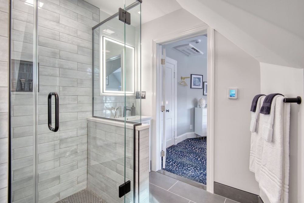 Suite #8 photo 2