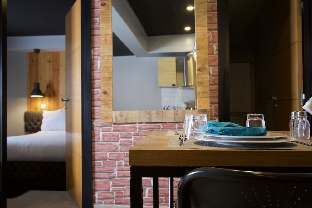 Deluxe Suite - Photo 5