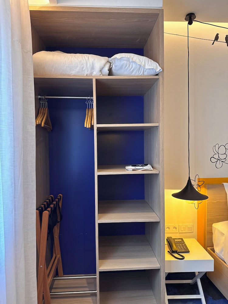 Executive Room - Photo 8