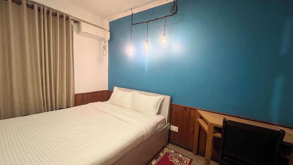 Deluxe Room, 1 Queen Bed - Photo 3