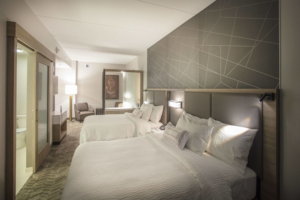 Suite, 2 Queen Beds photo 2
