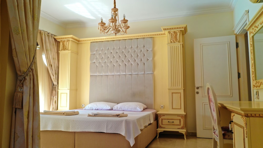 Luxury Villa photo 1
