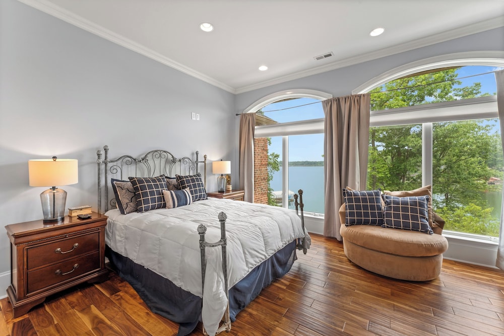 House (Multiple Bedrooms) photo 2