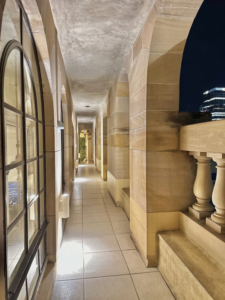 Luxury Sub-Penthouse