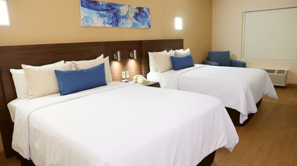 Standard Triple Room, 2 Queen Beds