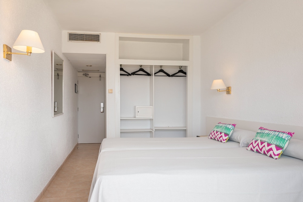 Triple Room, Pool View ( 2 adults + 1 child) - Photo 2
