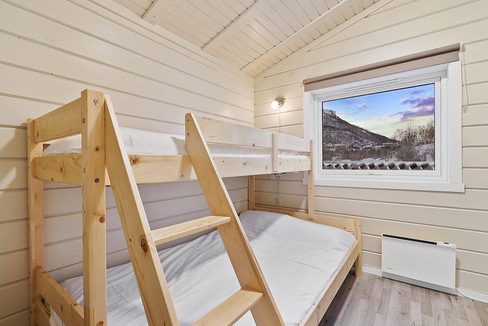 Traditional Cabin, Garden View