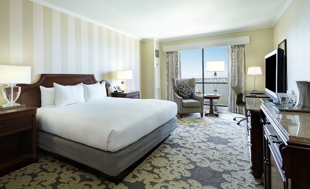 Room, 1 King Bed, Accessible, City View (Hearing) - Photo 7