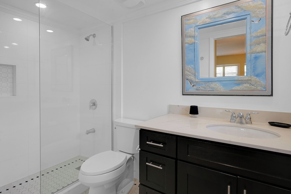 Condo 7, 2 Bedrooms, Ocean View photo 2