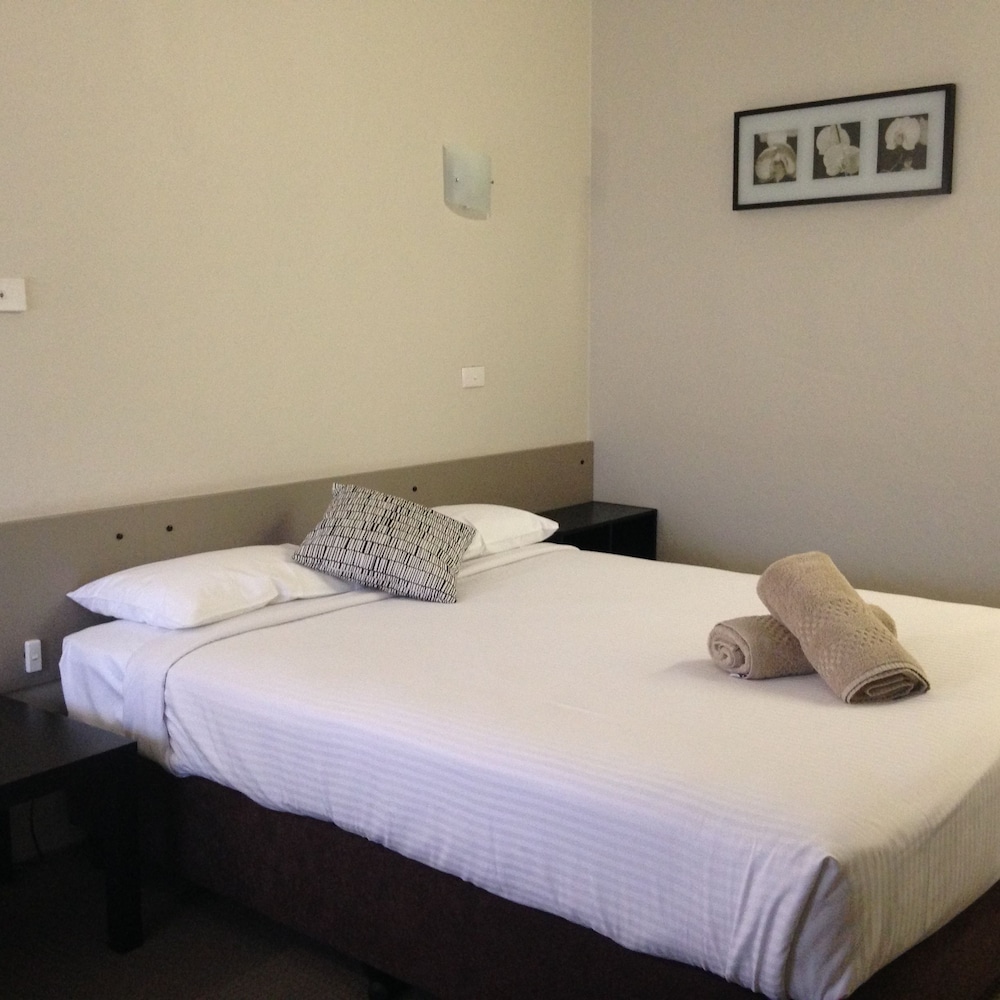 Deluxe Room, 1 Queen Bed, Mezzanine photo 1