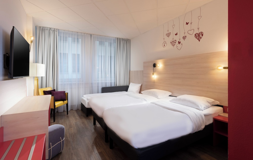 Room, 3 Twin Beds (Greet) photo 1