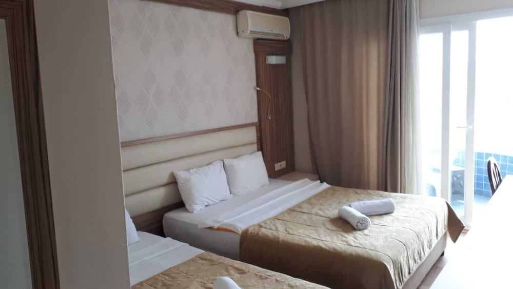 Standard Double or Twin Room photo 1