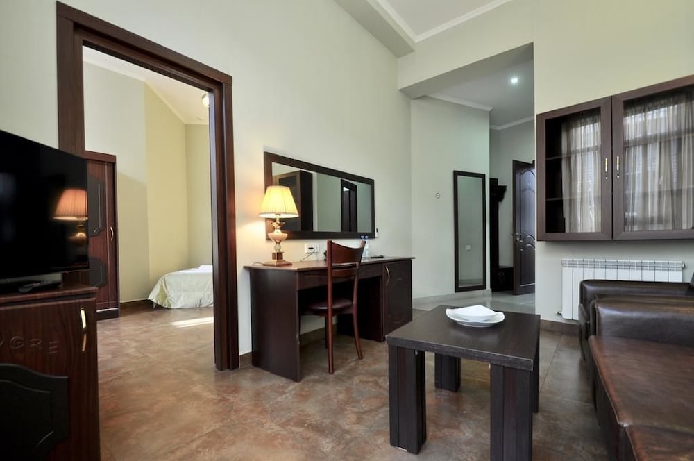 Classic Suite, 2 Twin Beds photo 2