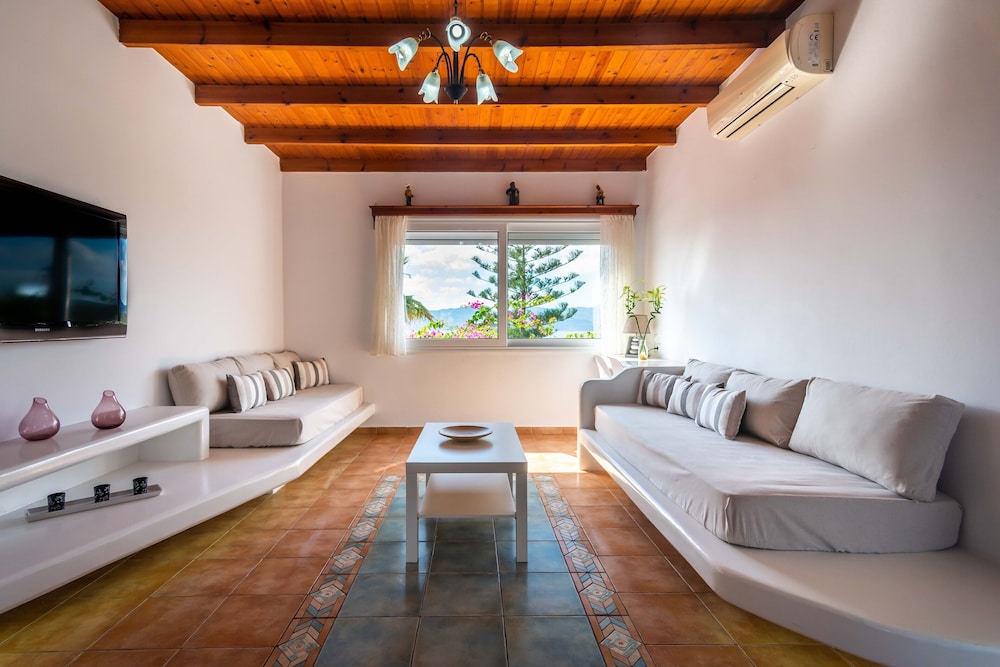 Basic Suite, Multiple Bedrooms, Kitchen, Sea Facing