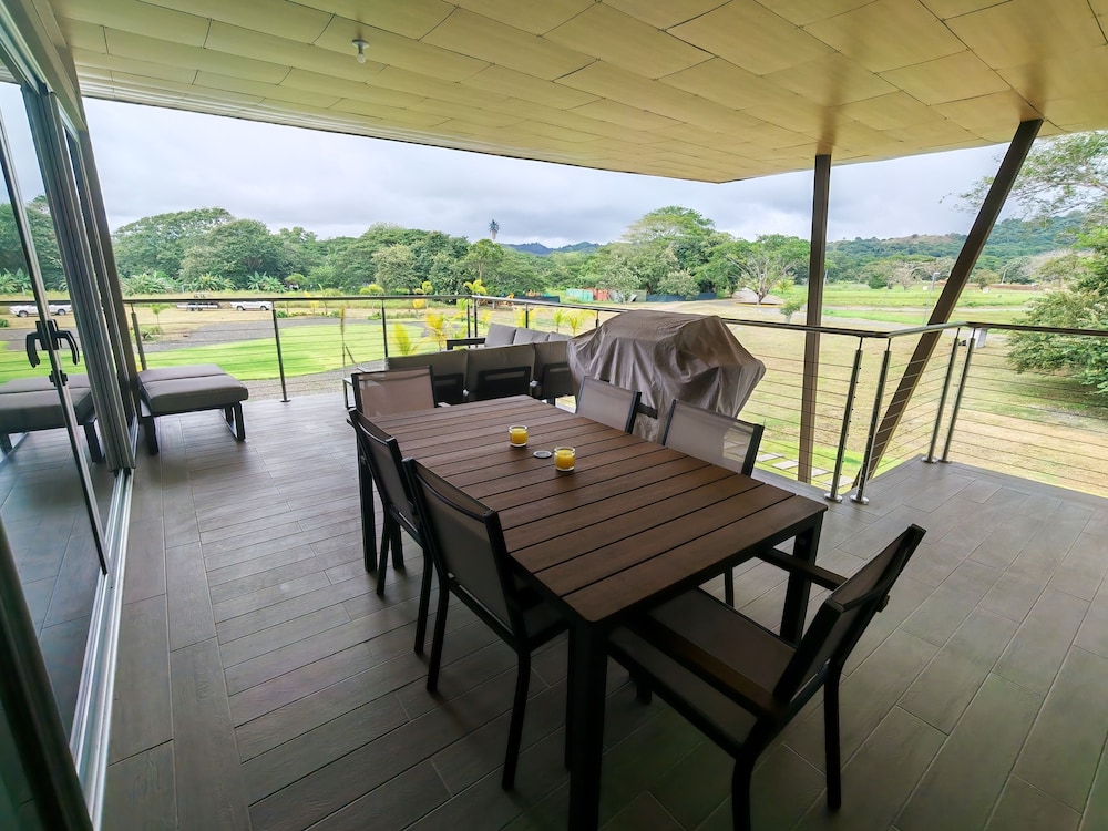Premium Condo, 4 Bedrooms, Partial Ocean View, Garden Area