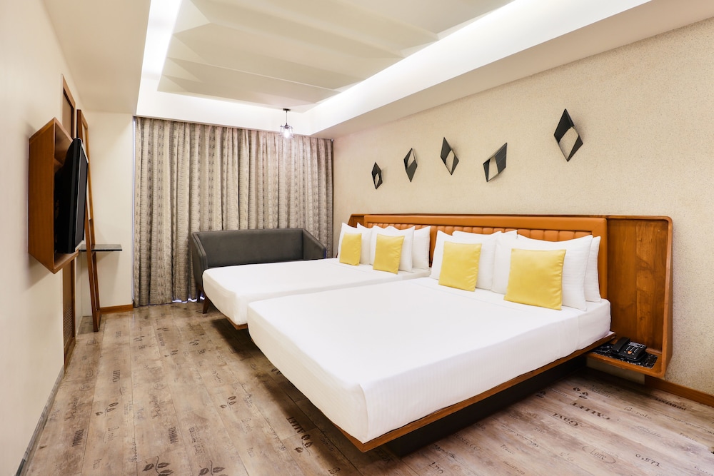 Deluxe Room - Photo 8