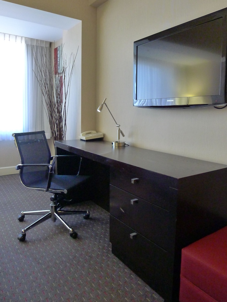 Studio Suite, 1 Queen Bed, Non Smoking photo 2