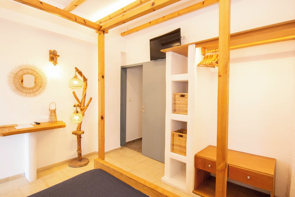 Deluxe Apartment, Jetted Tub - Photo 1