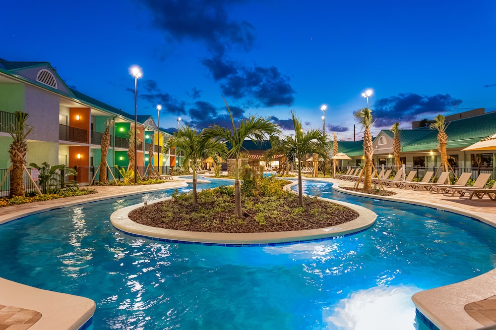 One Bedroom Queen Suite - Poolside - Photo 4