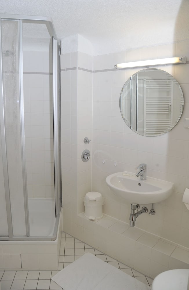 Single Room, Private Bathroom photo 3