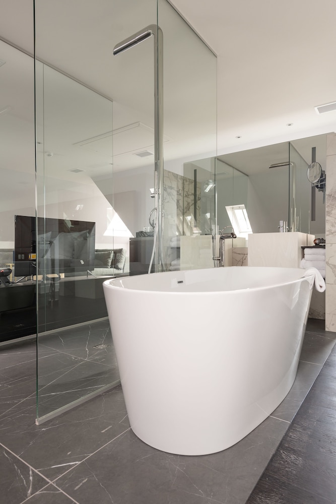 The Loft Suite - Photo 15