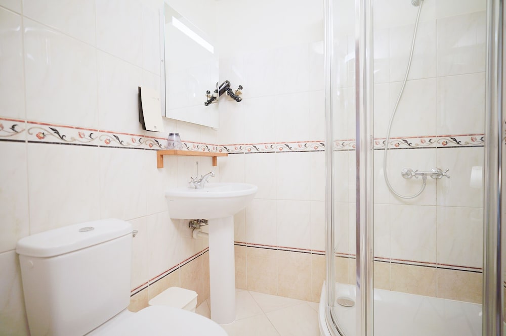 Standard Room, 2 Twin Beds, Non Smoking, Garden View (Christian) photo 3