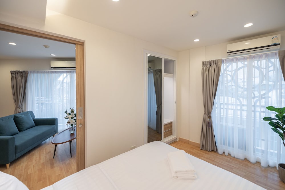 Suite Double Room with Balcony photo 3