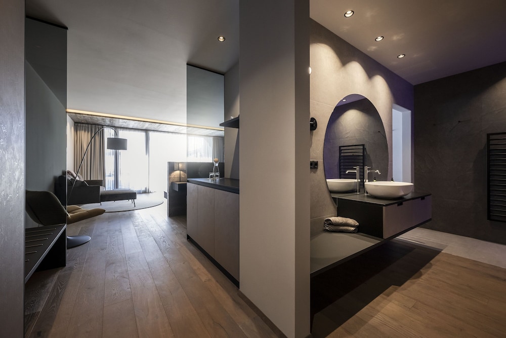 Royal Suite photo 2