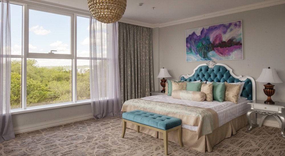 Ambassador Suite photo 2
