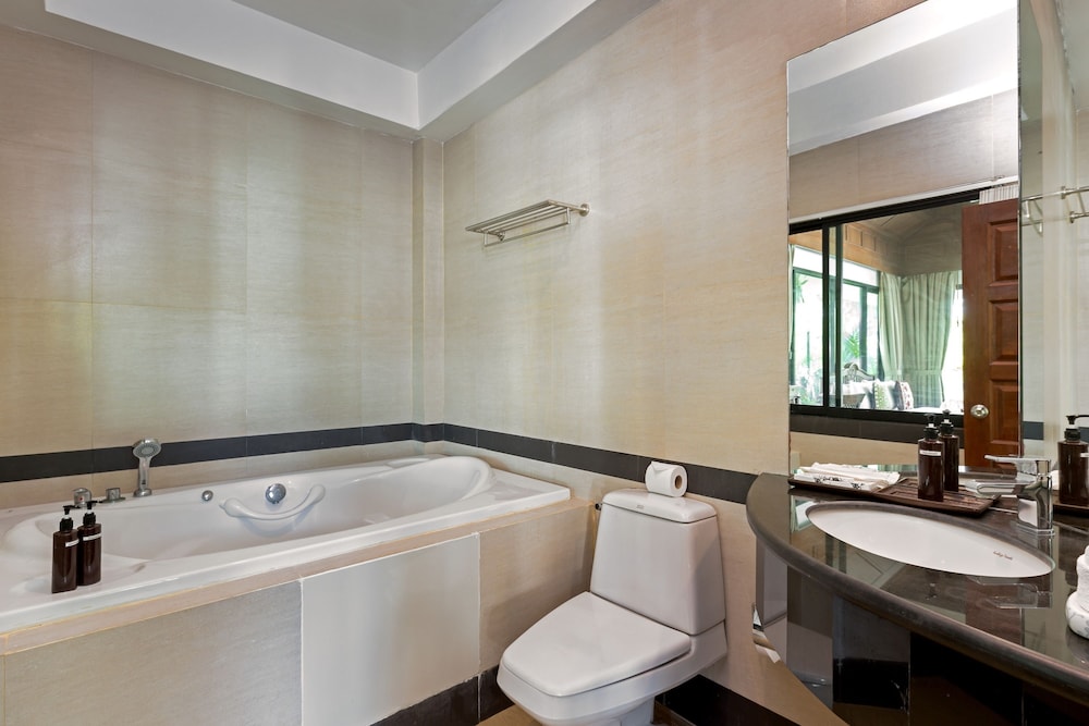 Poolside Villa - Photo 4