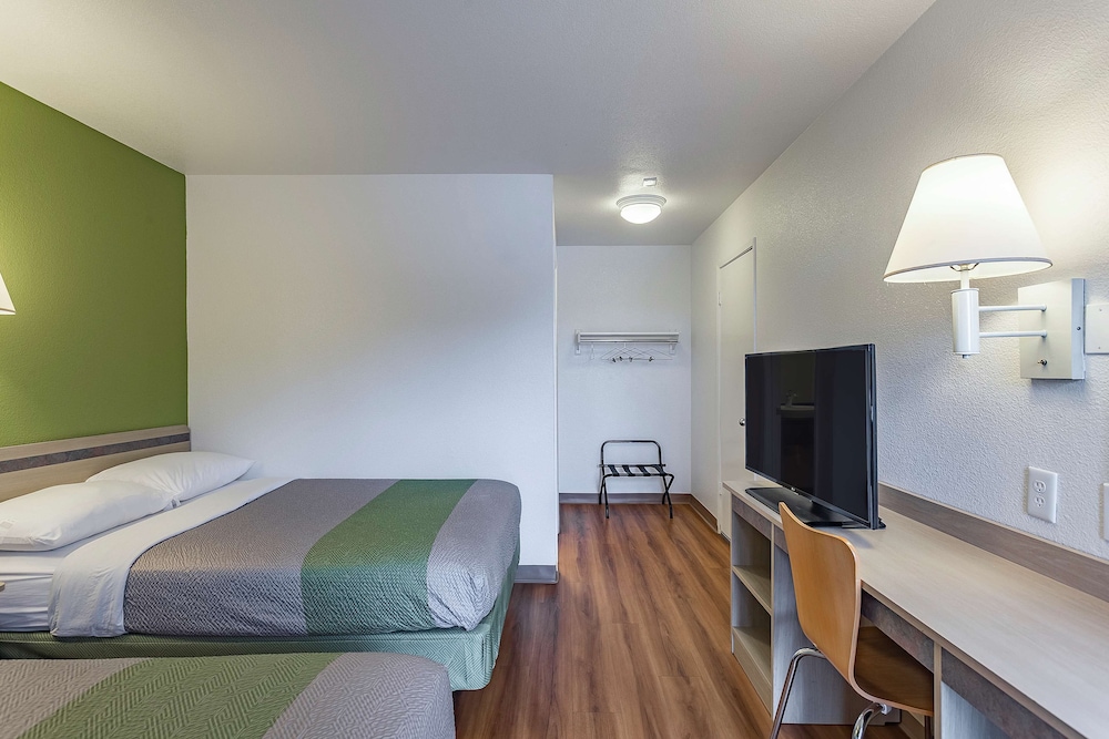 Standard Room, 2 Double Beds, Non Smoking photo 2