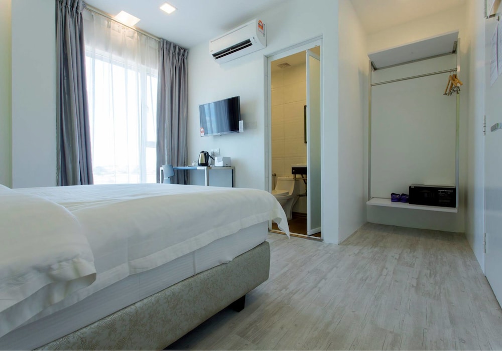 Deluxe Room (With View) photo 3