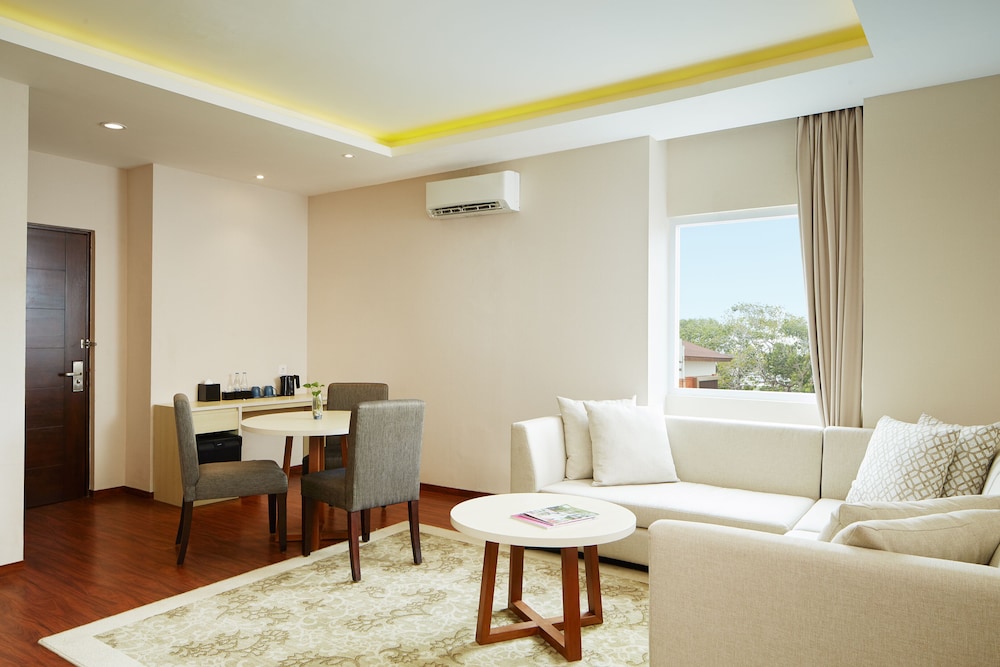 Suite Room - Photo 2
