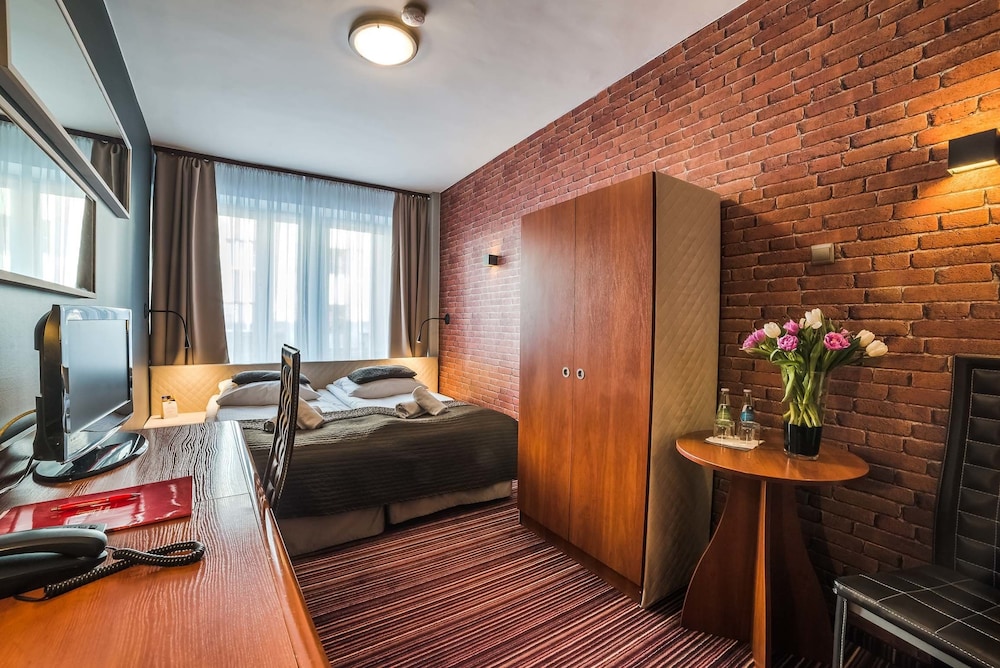 Double or Twin Room - Photo 2