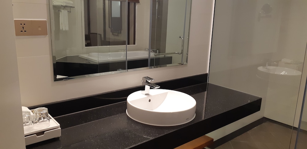 Senior Double Room, 1 King Bed, Non Smoking, Courtyard View photo 3