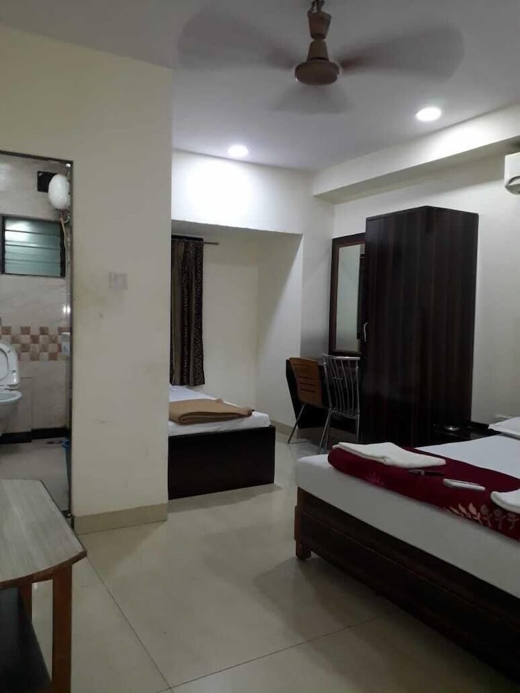 Executive Double Room, 1 Queen Bed, Accessible, Smoking photo 2