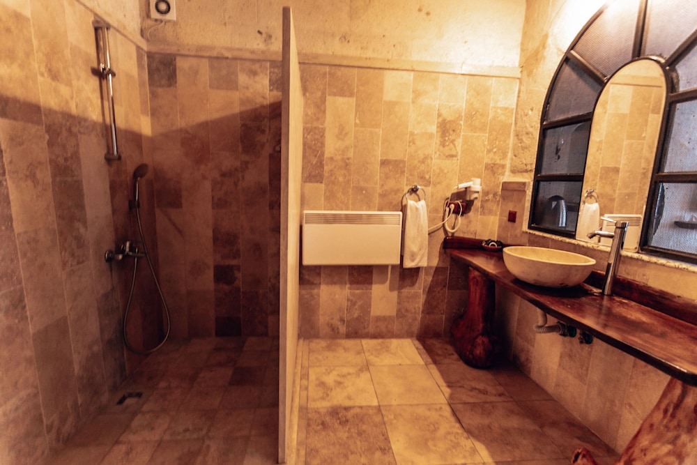 Deluxe Stone Room photo 3