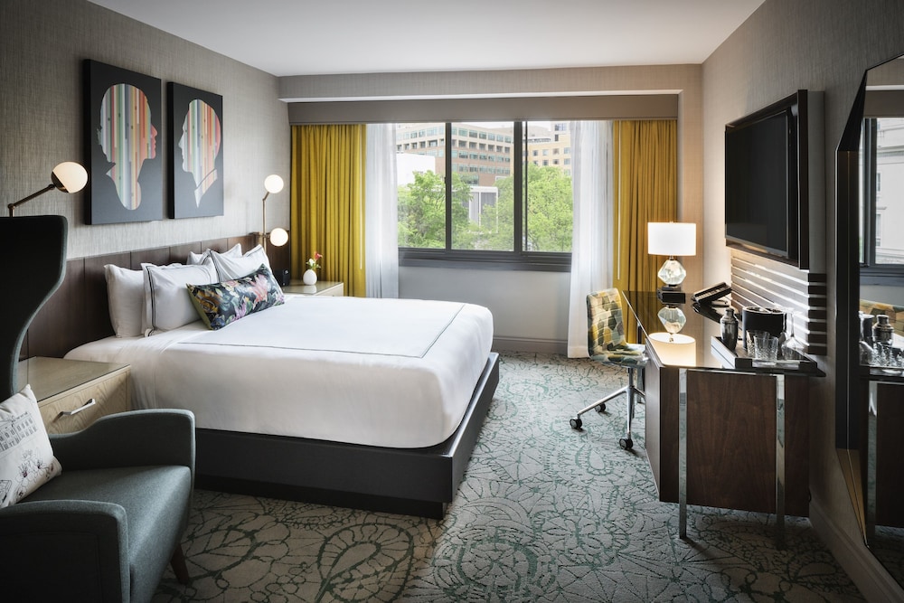 Room, 1 King Bed, Accessible Bathtub, City View