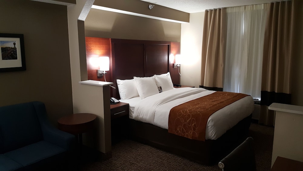 Suite, 1 King Bed with Sofa bed, Non Smoking - Photo 10