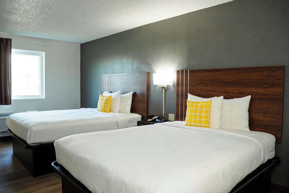 Standard Room, 2 Queen Beds, Non Smoking (42 inch TV) - Photo 1