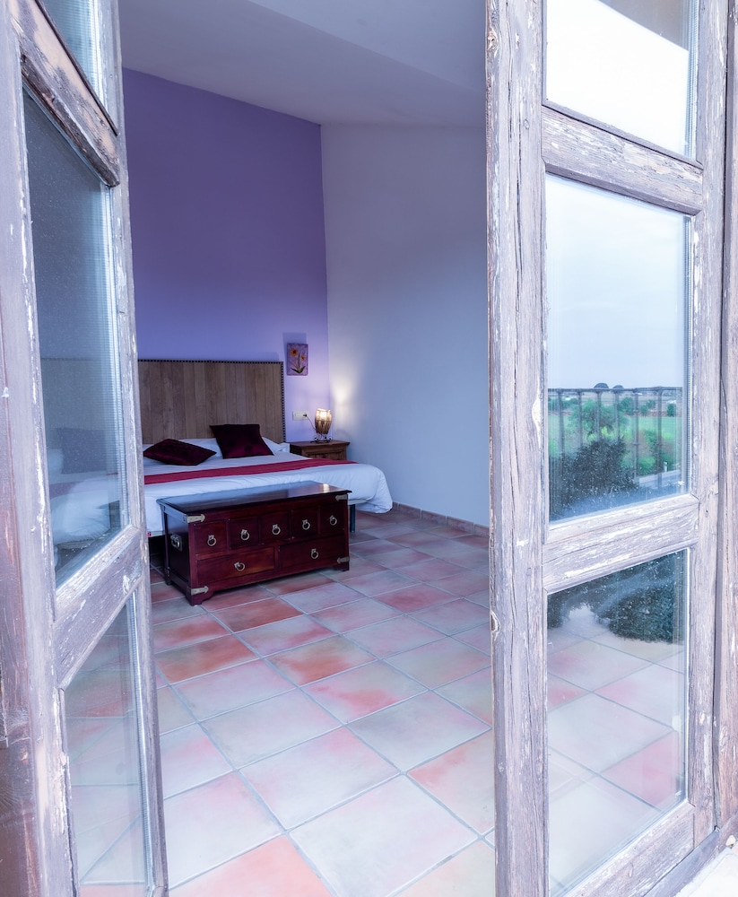 Deluxe Studio Suite - Photo 9