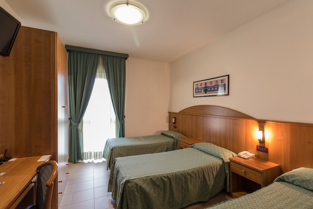Triple Room Pay TV included photo 2
