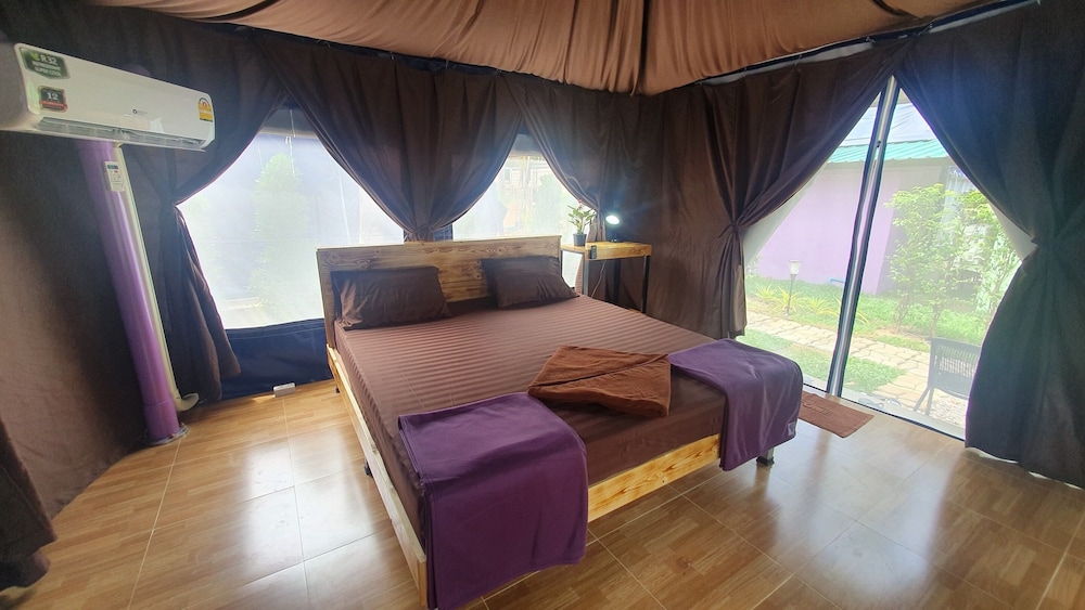 Double Tented Room - Photo 5