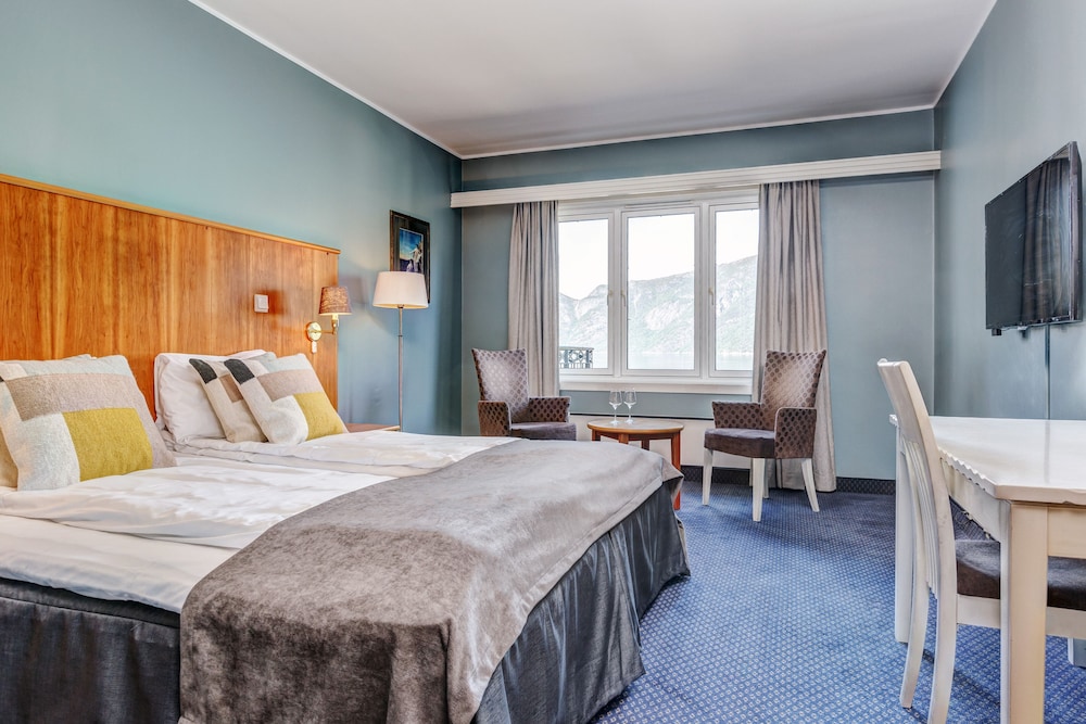 Superior Double or Twin Room (Fjord View) - Photo 2