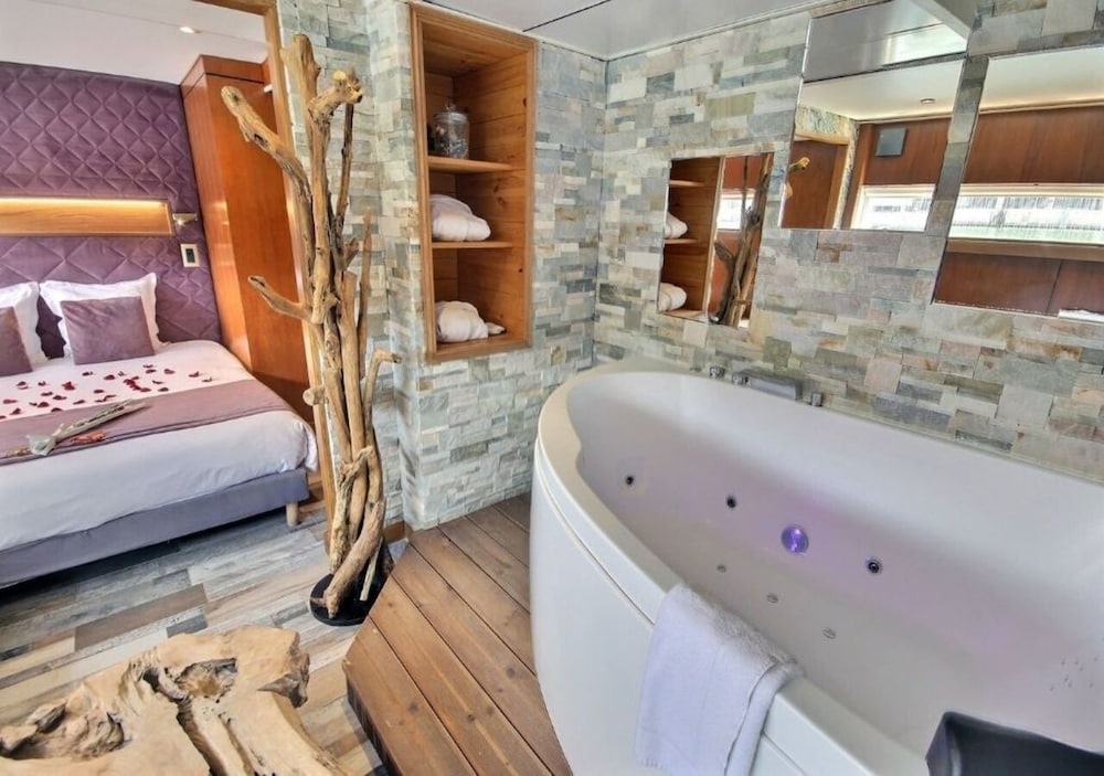 Luxury Room (Suite Jacuzzi Nature) photo 3