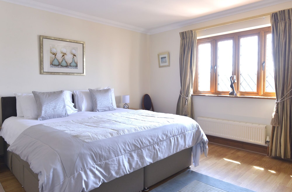 House, 6 Bedrooms, Sea View photo 1