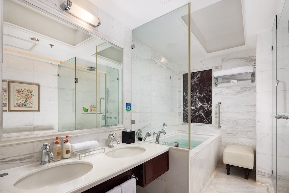 Junior Studio Suite, 1 King Bed (Living and Dining Areas) - Photo 3